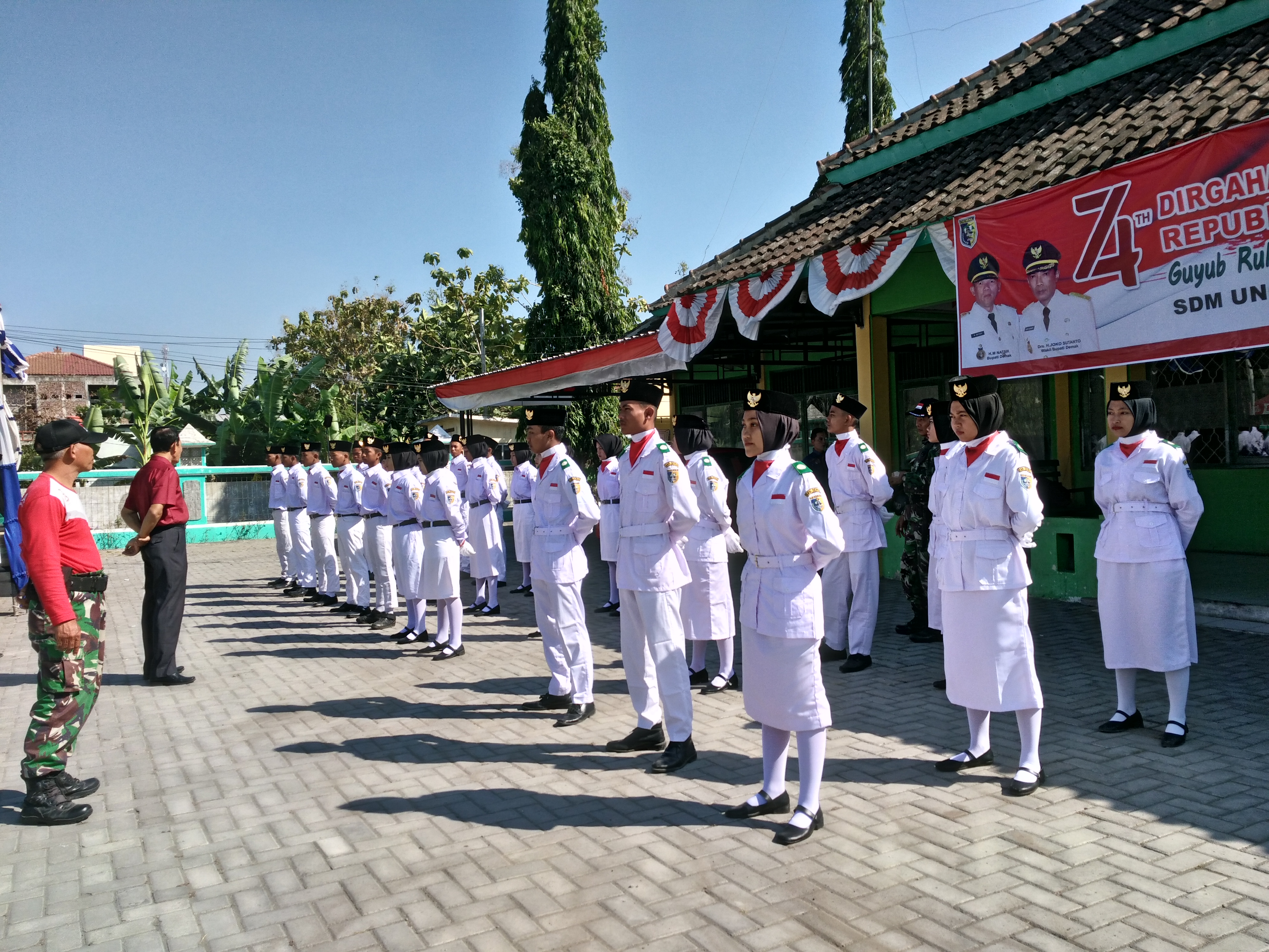 Pengarahan Anggota Paskibra Jelang Upacara Peringatan HUT