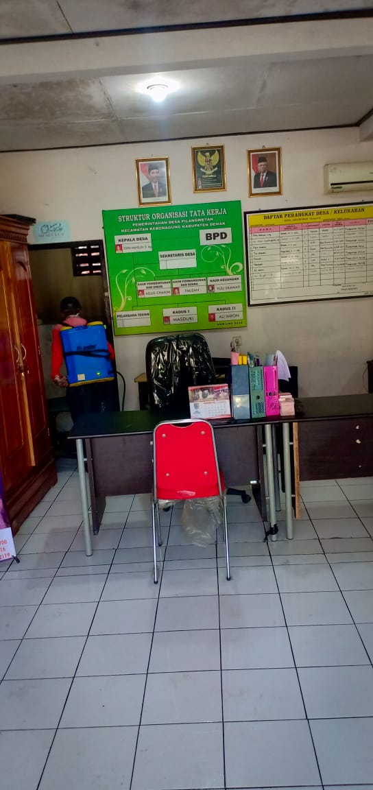 Penyemprotan Serentak di 15 RT Desa Pilangwetan