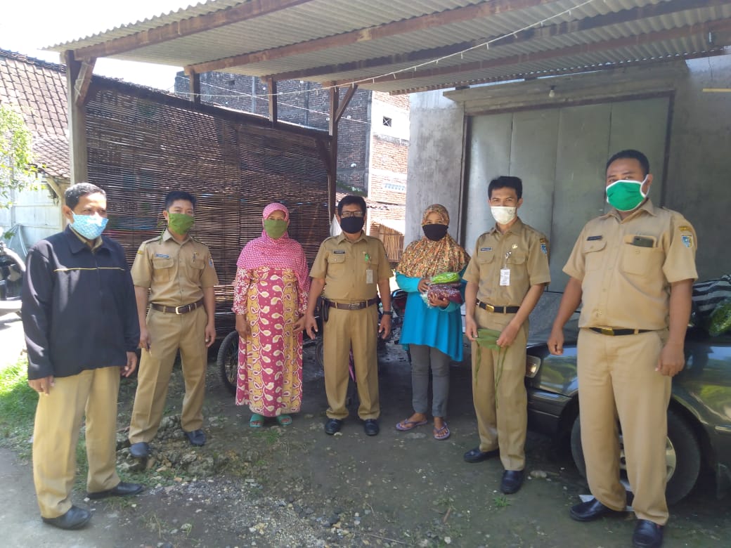 Pembagian Masker Oleh DINPM PTSP Kab Demak