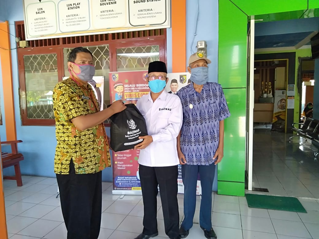 100 Paket Sembako dari Bazda Kabupaten Demak