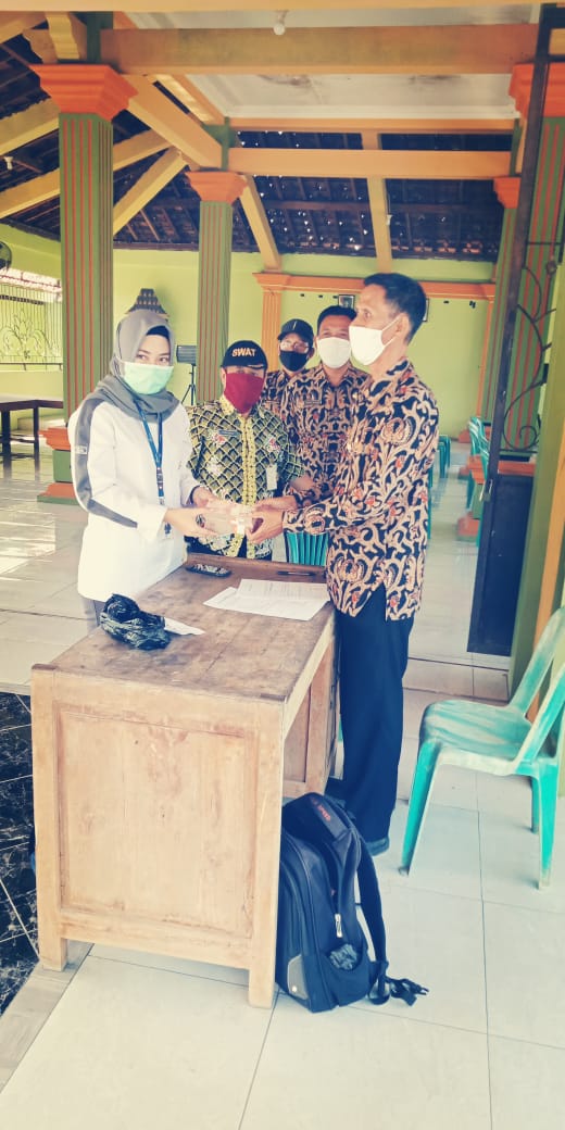 Penyerahan Bantuan Langsung Tunai (BLT) dari Dana Desa Tahap III Desa Solowire