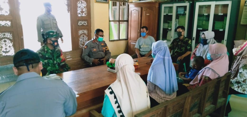Wakapolsek Kebonagung bersama Tim Covid-19 Lakukan Sidak ke SMA Alkausar
