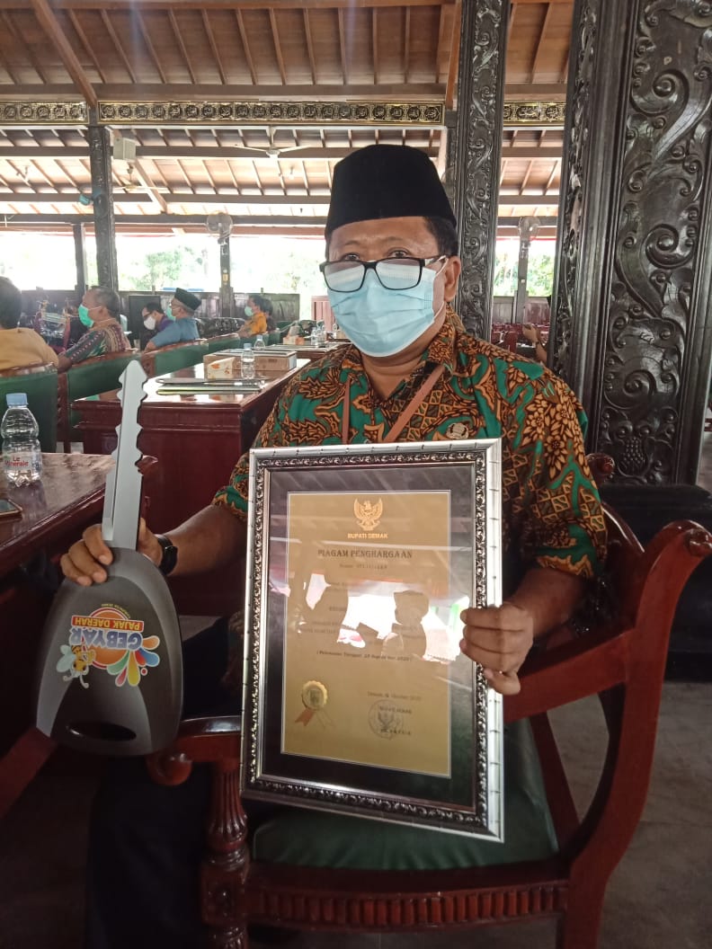 Camat Kebonagung Terima Penghargaan