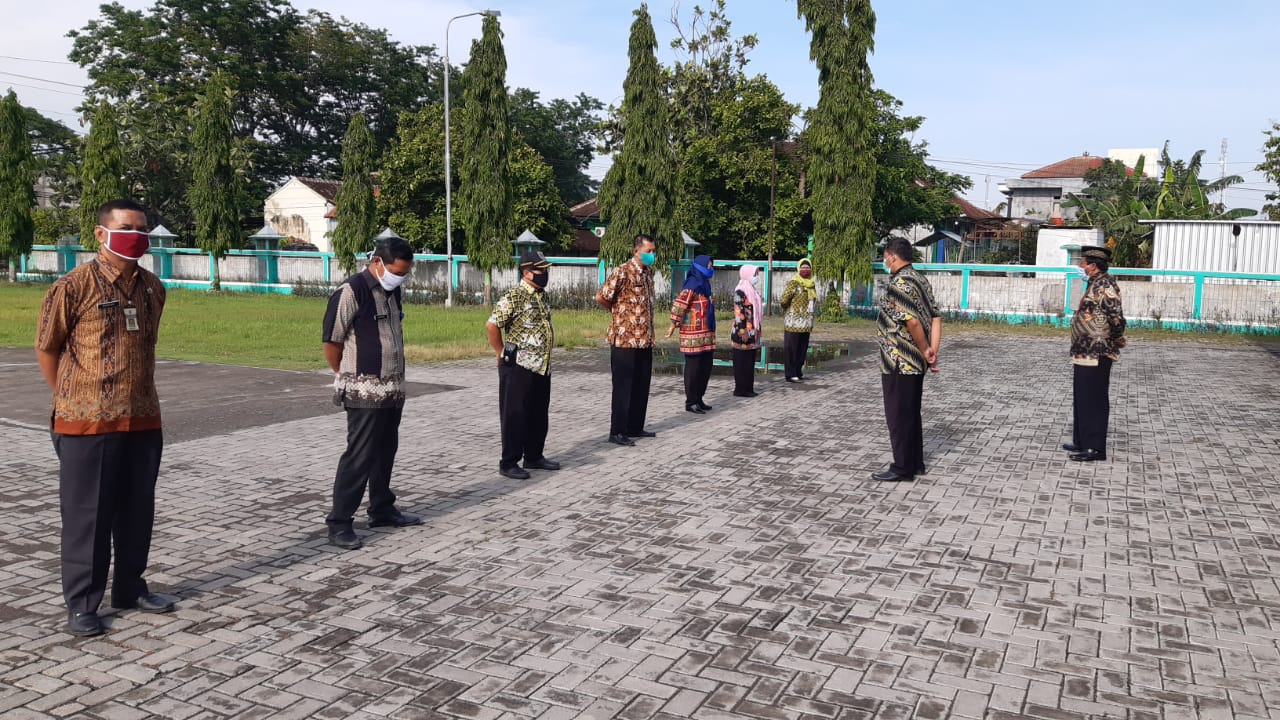 Briefing Pagi Bersama Karyawan/ti