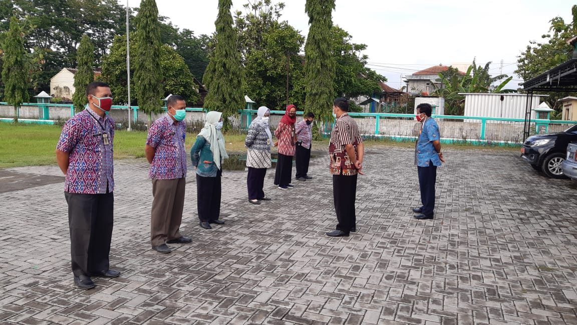 Briefing Pagi Bersama Karyawan/ti