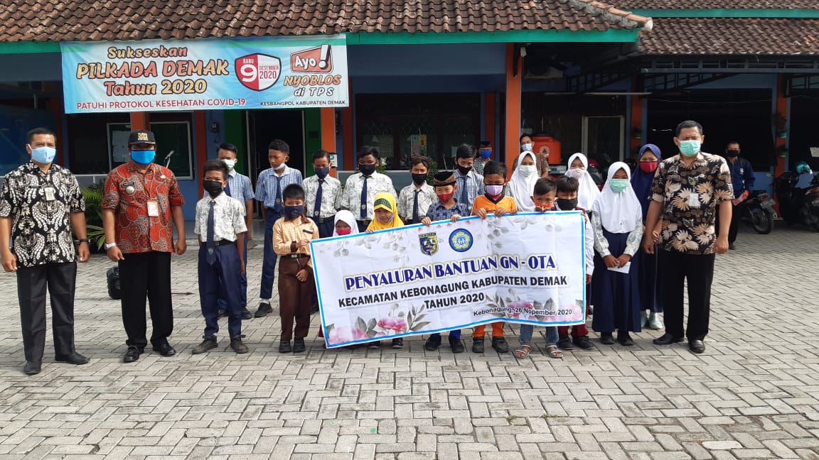 Penyaluran Bantuan Anak Asuh GN-OTA Tahun 2020 di Kecamatan Kebonagung