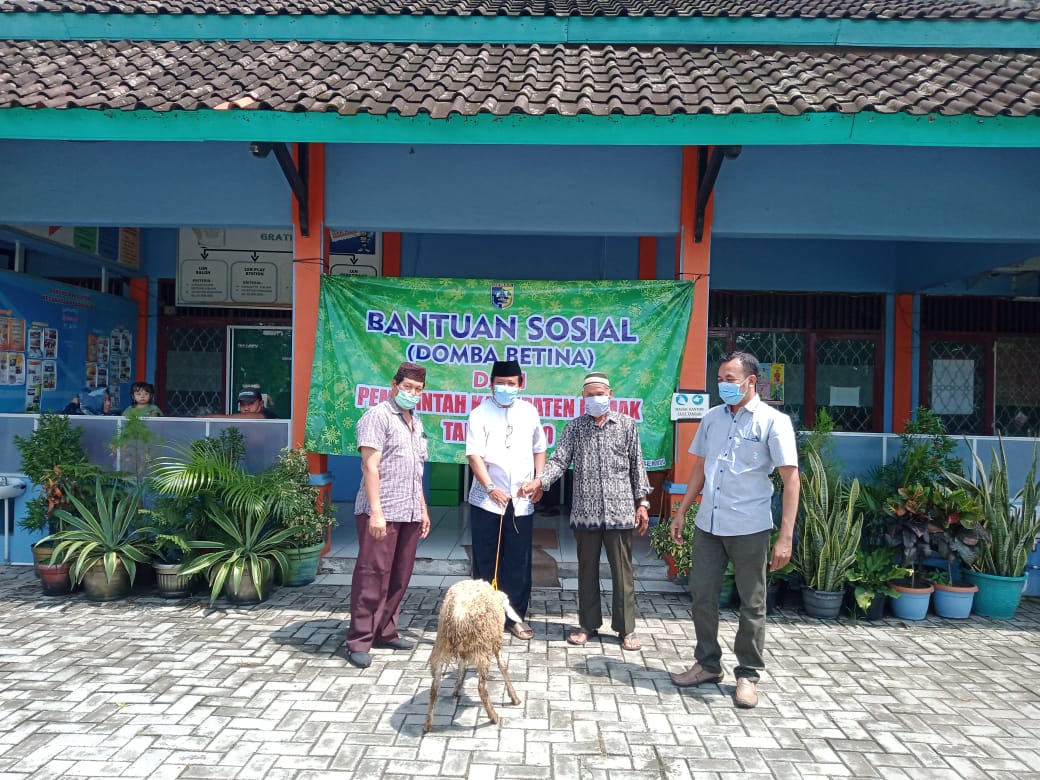 Penyerahan Bantuan Untuk Hafidz & Hafidzoh